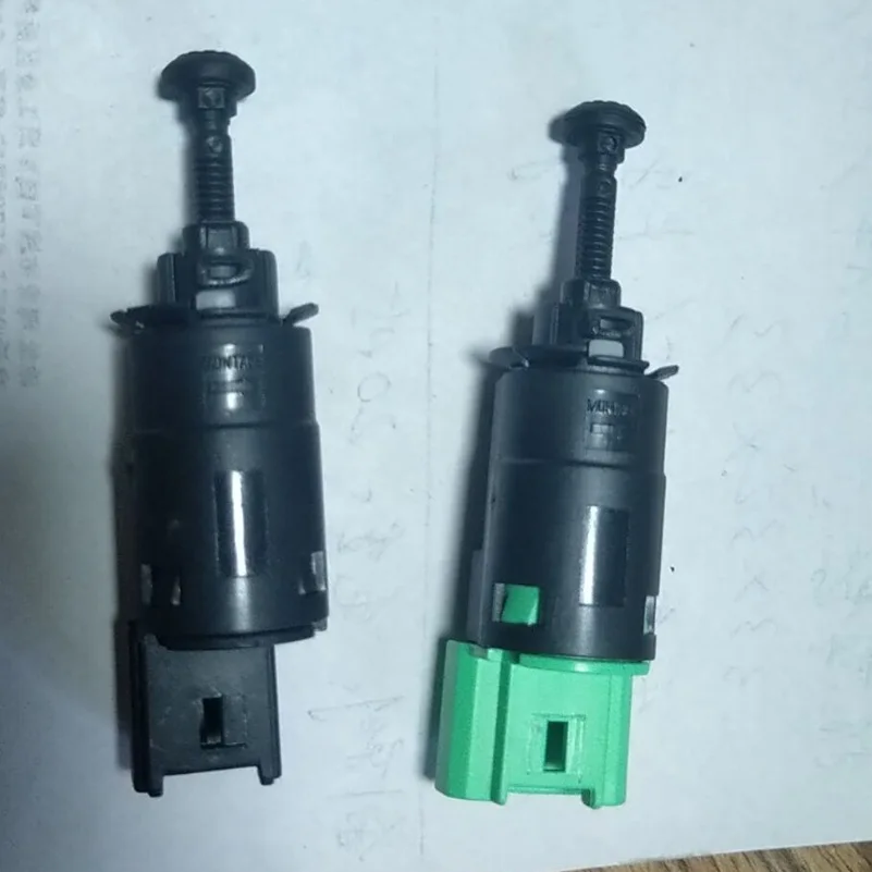 

Brake Light Switch Parking Light Switch 253250007R Suitable for Nissan