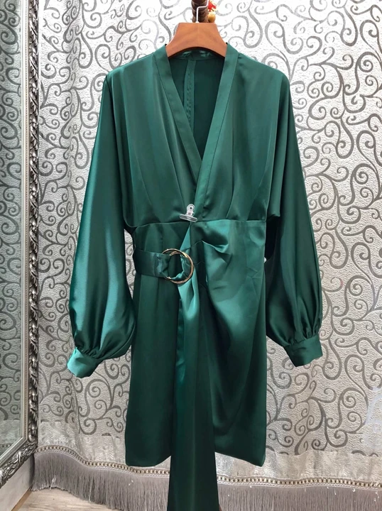 

Early autumn 2019 new women's V-neck waist irregular buckle decoration solid color long sleeve dress 914