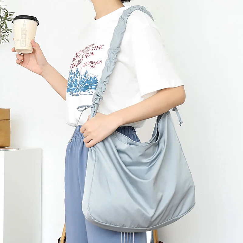 

Korean version of simple large-capacity shoulder bag wild drawstring solid color canvas bag casual nylon cloth messenger bag