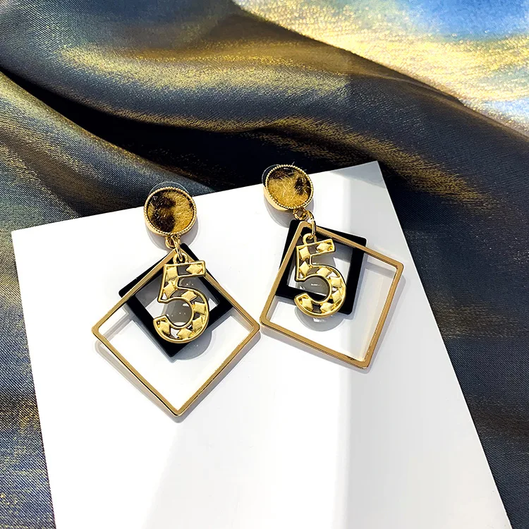 

Europe and America Minimalist Punk Earrings for Women Geometric Triangle Hollow Polygon Earrings Brincos Party Jewelry