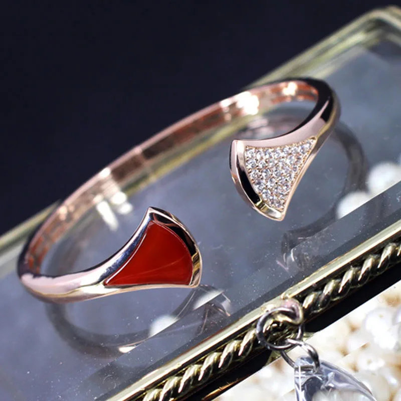 Wholesale cuff bracelet woman fan bracelet elastic opening white shell black zircon elegant luxury brand fashion gift