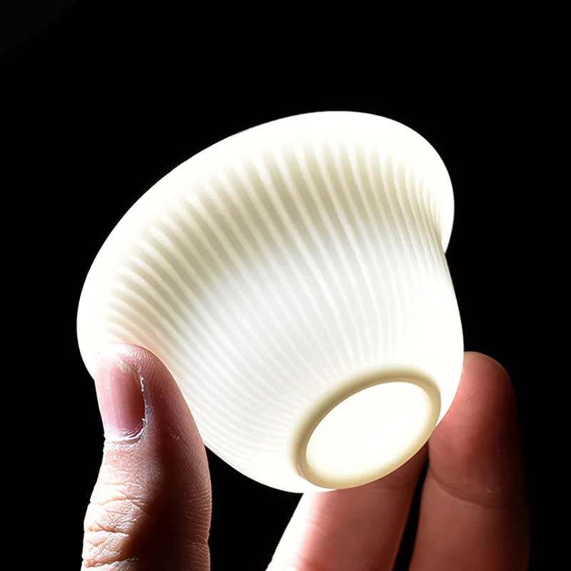 

Белый фарфоровый портативный дорожный чайный сервиз для улицы автомобиля, одна кастрюля, три чашки, фильтр, быстрая чашка, вращающаяся, защита от ожогов