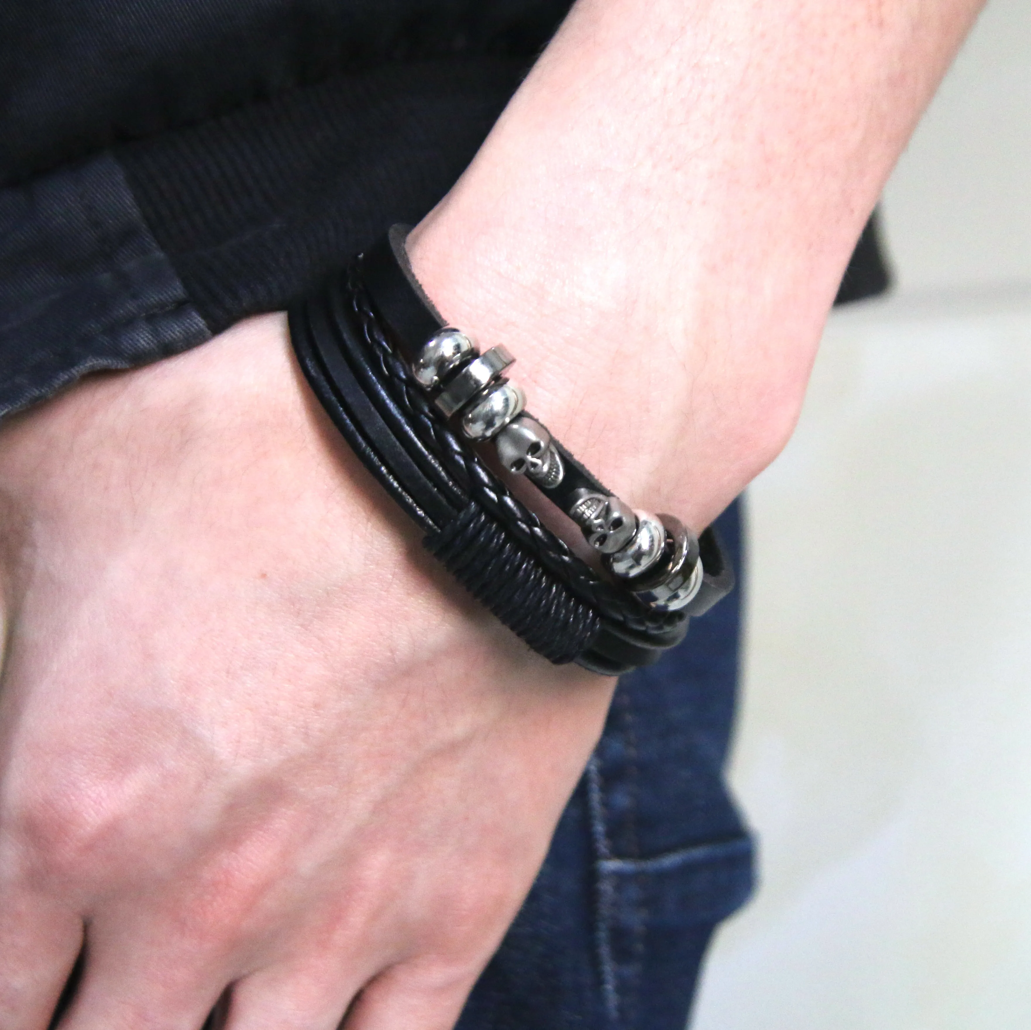 Многослойный кожаный браслет с шармами двойной череп геометрические бусины