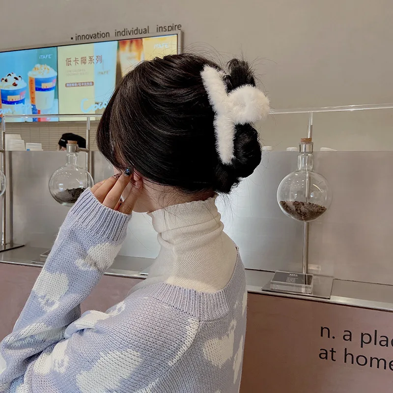 

Осенне-зимняя плюшевая заколка для волос, Женская задняя головка, зажим в виде акулы, элегантный темпераментный зажим, сетчатая красная шпилька