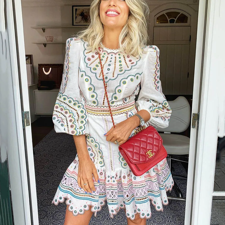 Женское платье в этническом стиле с вышивкой и рукавами фонариками праздничное