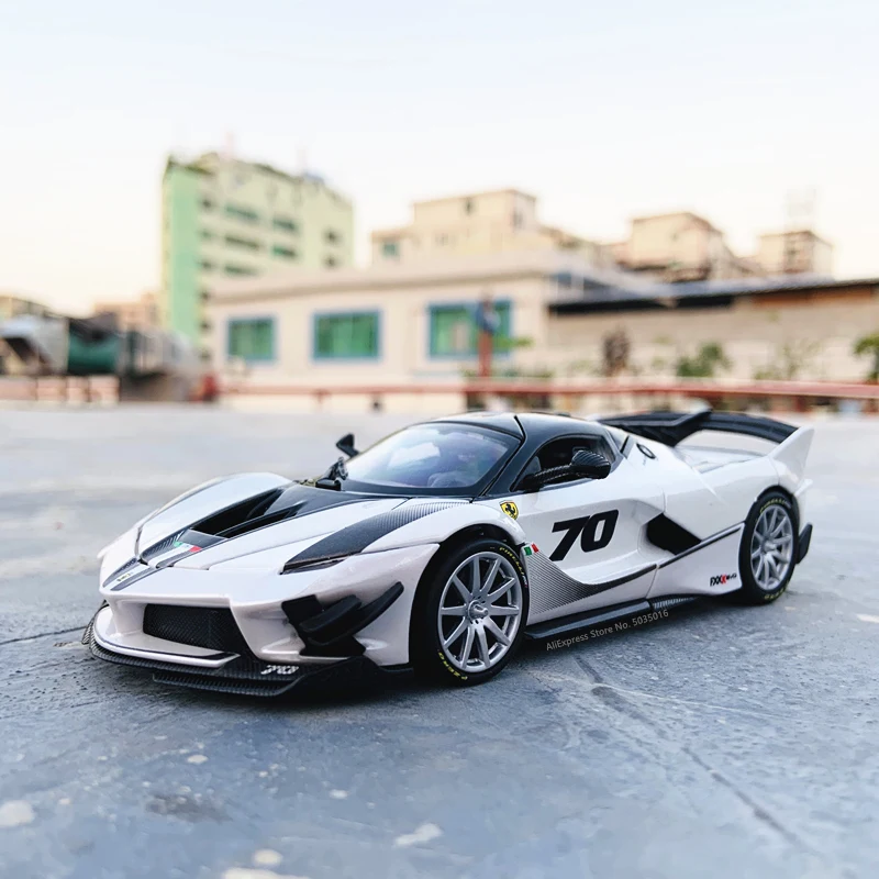 

Bburago 1:32 Ferrari FXXK EVO sound and light alloy simulation pull back car model carton box alloy car model