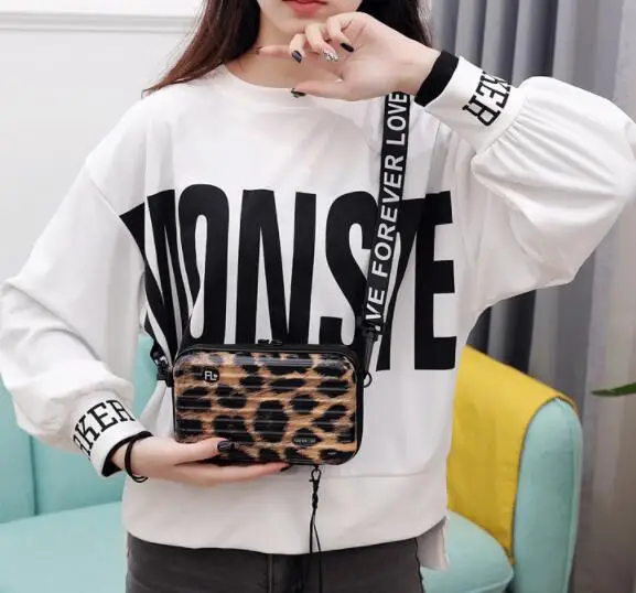 new mini net red suitcase Small square box Wide shoulder strap diagonal package shoulder crossbody bag 2019041701 19X6X12cm