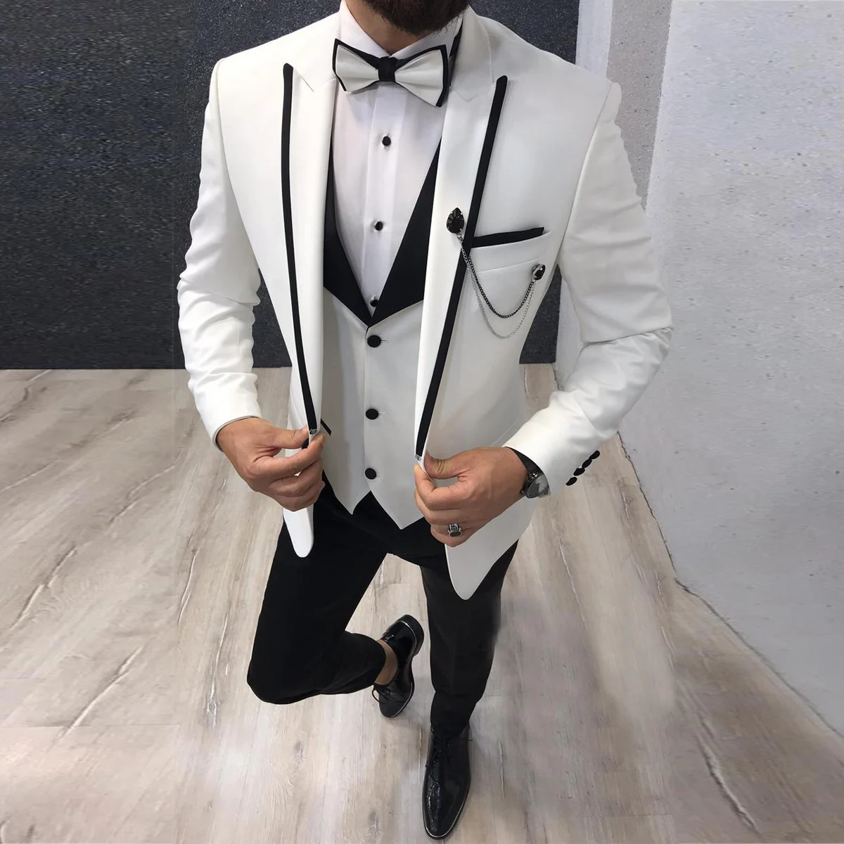 Men Suits 3 Pieces Slim Fit One Button Casual Business Groomsmen Brown Peak Lapel Tuxedos For Formal Wedding(Blazer+Pants+Vest)