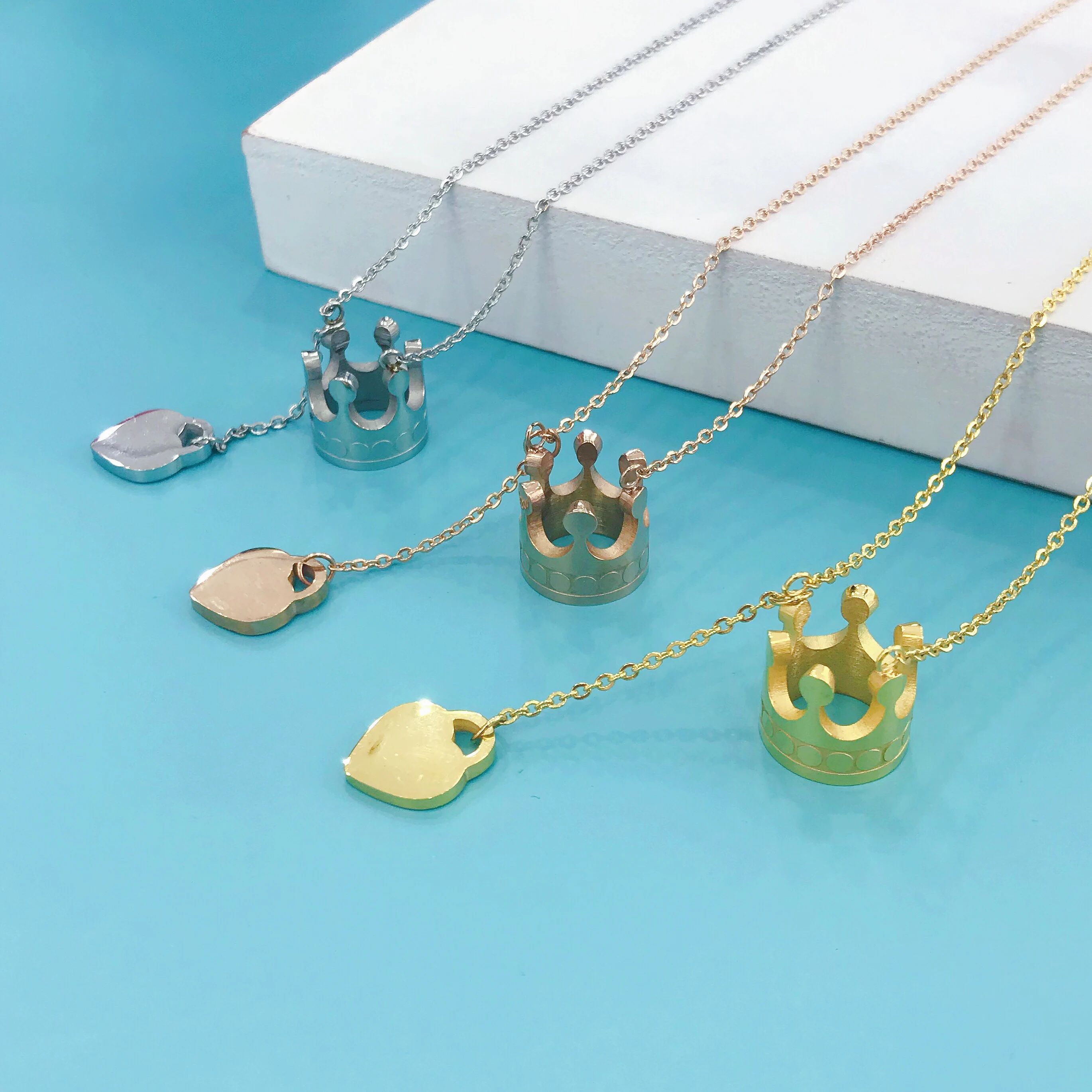 

Fashion Stainless steel Princess Crown 3d Pendant Charms Heart Necklaces Earings Fine Love Jewelry For Women Chain Accessories