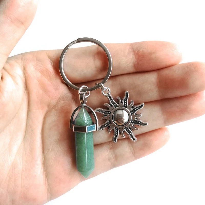 Natural Stone Hexagonal Column Keychain For Women Pink Quartz Crystal Stone Key Chains With Sun Moon Charms Trinket Couple Gift - Цвет: Green Sun