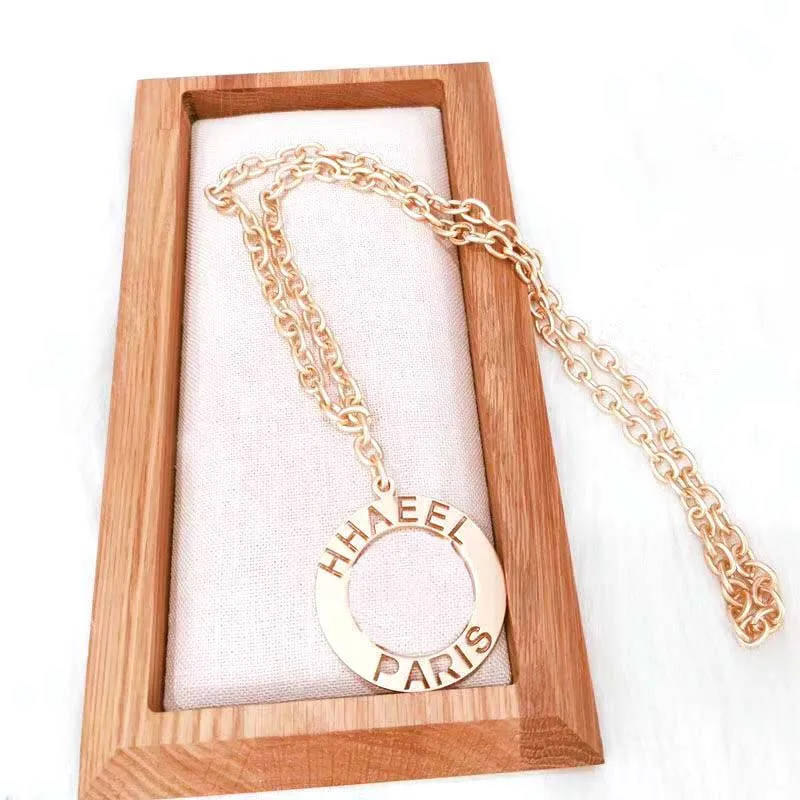 

Gold Letter Round Pendant Metal Chain Necklace for Women 2019 Luxury Heavy Brand Costume Jewelry Bijoux Daily Party Accessories