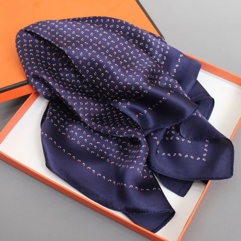 Grand Carré 70x70 Cm En Fausse Soie - Imprimé Noir Et Blanc - Écharpe Décorative Caprilite