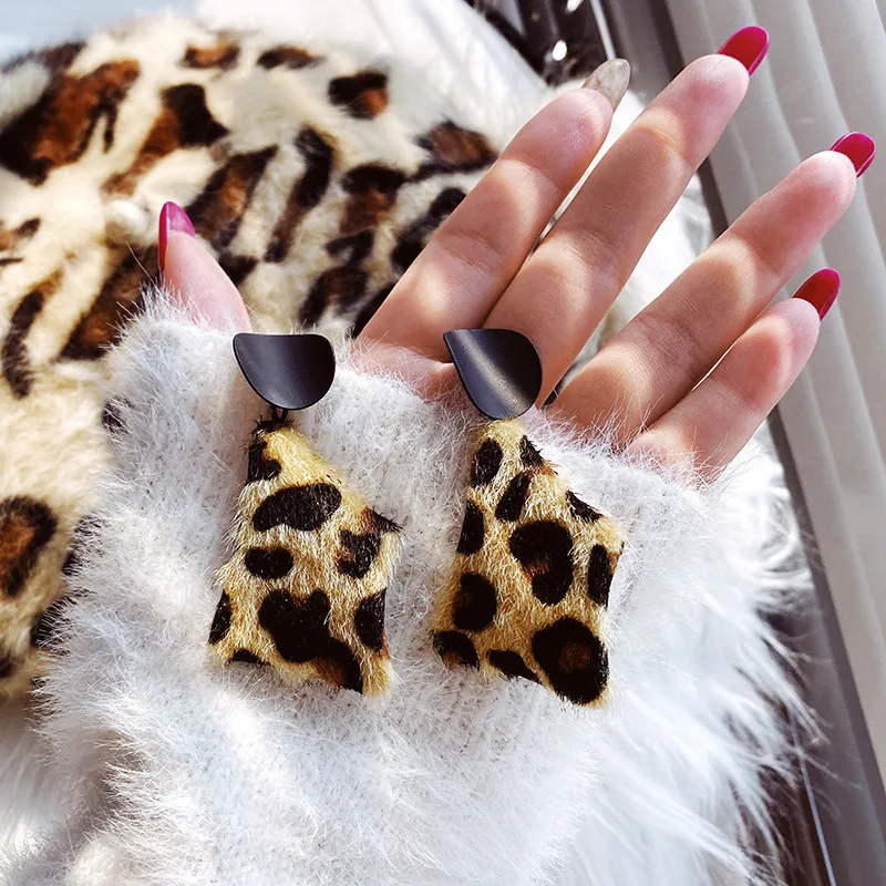 

2019 new Korean temperament winter personality retro plush leopard geometric Irregular earrings exaggerated earrings female