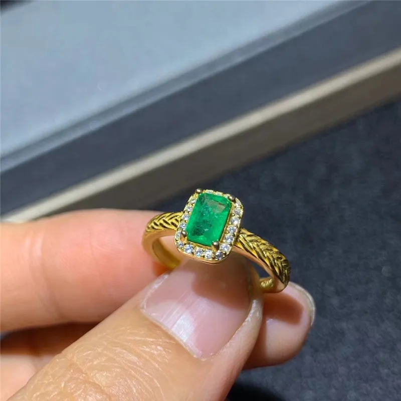 Natural emerald ring 4 * 6 mm rectangular emerald ring precious Gemstone exquisite jewelry Natural emerald ring 4 * 6 mm rectangular emerald ring precious Gemstone exquisite jewelry