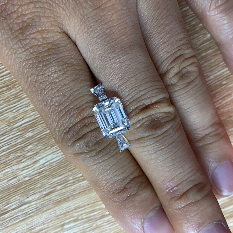 9*11mm Emerald Cut 4.36 carat With 2piece 2*4*5mm Trapezoid White Moissanite Stone Moissanite Diamond for Wedding Ring