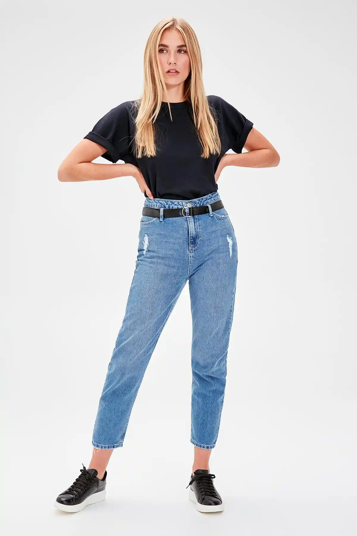 mom jeans and belt
