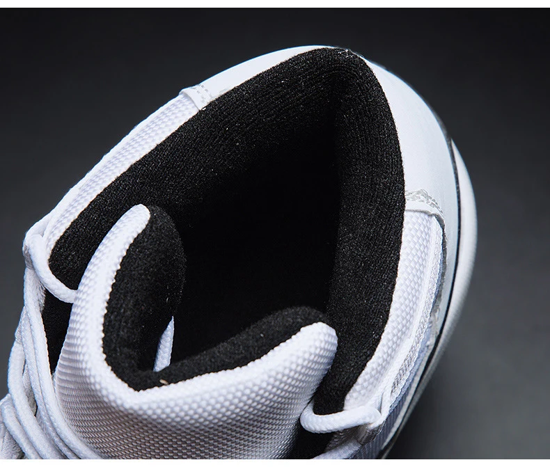 11885283844_2110726694