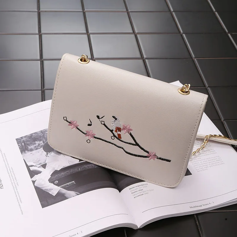 

Bag Women's 2019 New Style Fashion Embroidered Bag with Chain Japanese Korean Bag with Chain WOMEN'S Bag Shoulder Bag