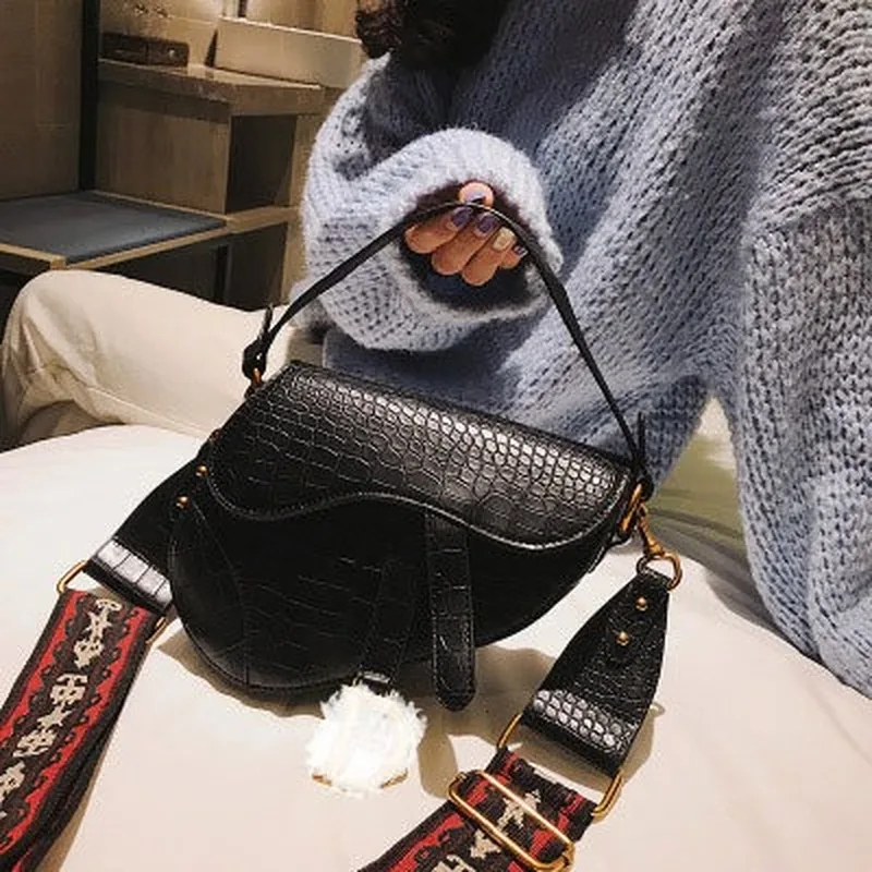 

2019 New Women Saddle Bag Carry-over bags Wide Shoulder Strap Stylish One-shoulder Bag Women Crossbody Bag Semicircle Saddle Bag