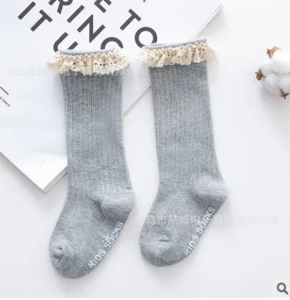 Flowers Grey Новые детские чулки для маленьких девочек от 0 до 4 лет длинные мягкие хлопковые кружевные Гольфы с большим бантом для малышей - Цвет: Flowers Grey
