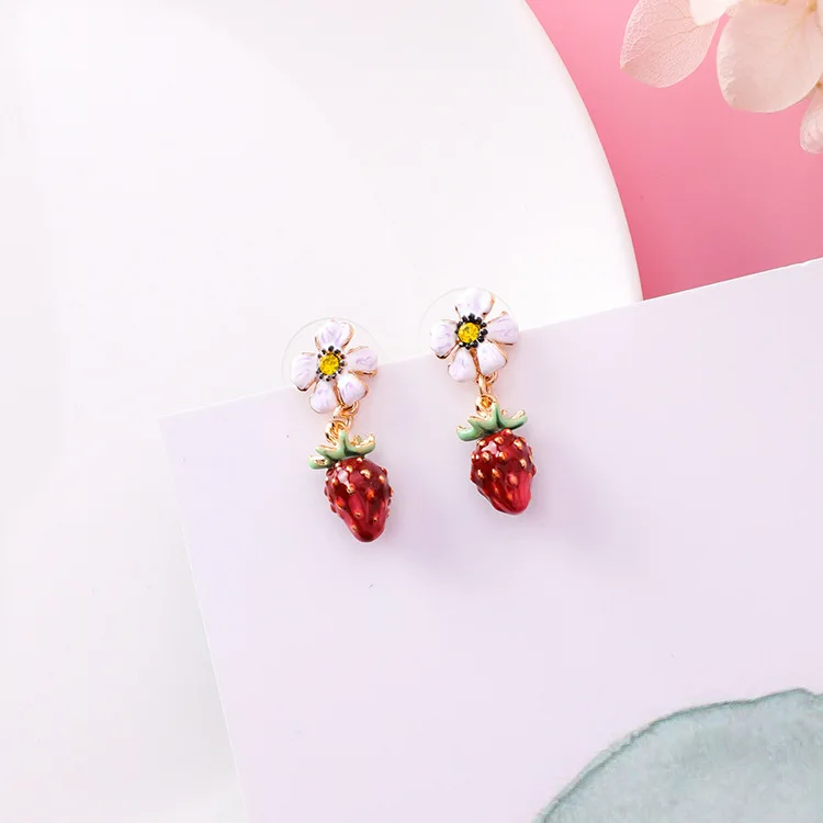 Серьги для женщин Красивые Клубничные корейские ювелирные изделия милые Креативные темпераментные простые фруктовые кисточки длинные серьги-гвоздики