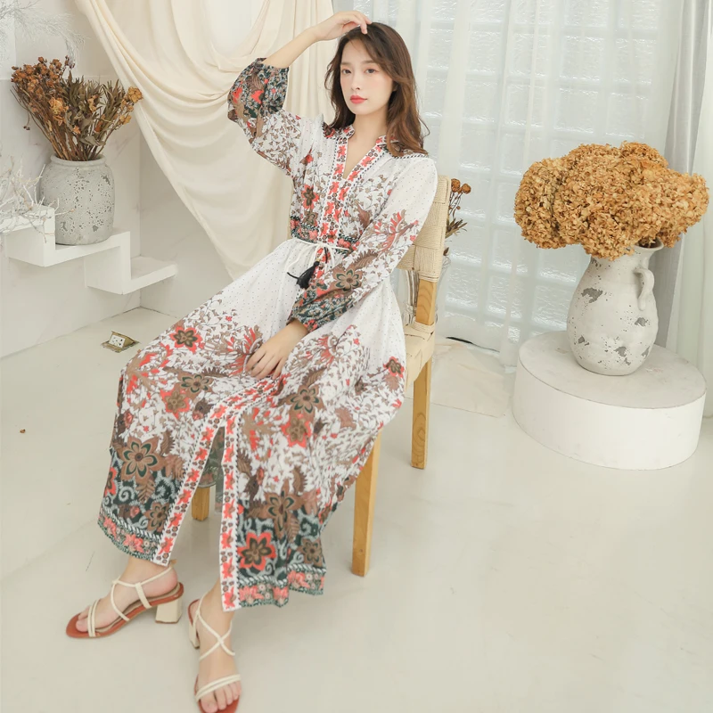 Make the European and American wind accept waist dress qiu dong printing v-neck dress speed sell through foreign trade long slee