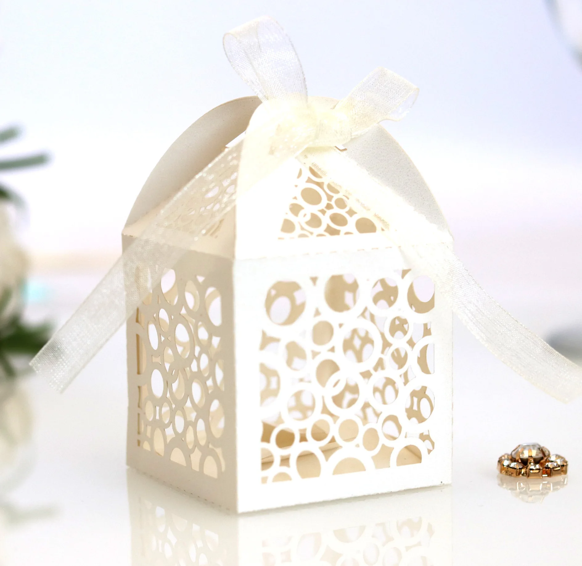 50pcs small circle Hollow Cross Candy Box Angel Gift Box For Baby Shower Baptism wedding First Communion Christening Party Decor