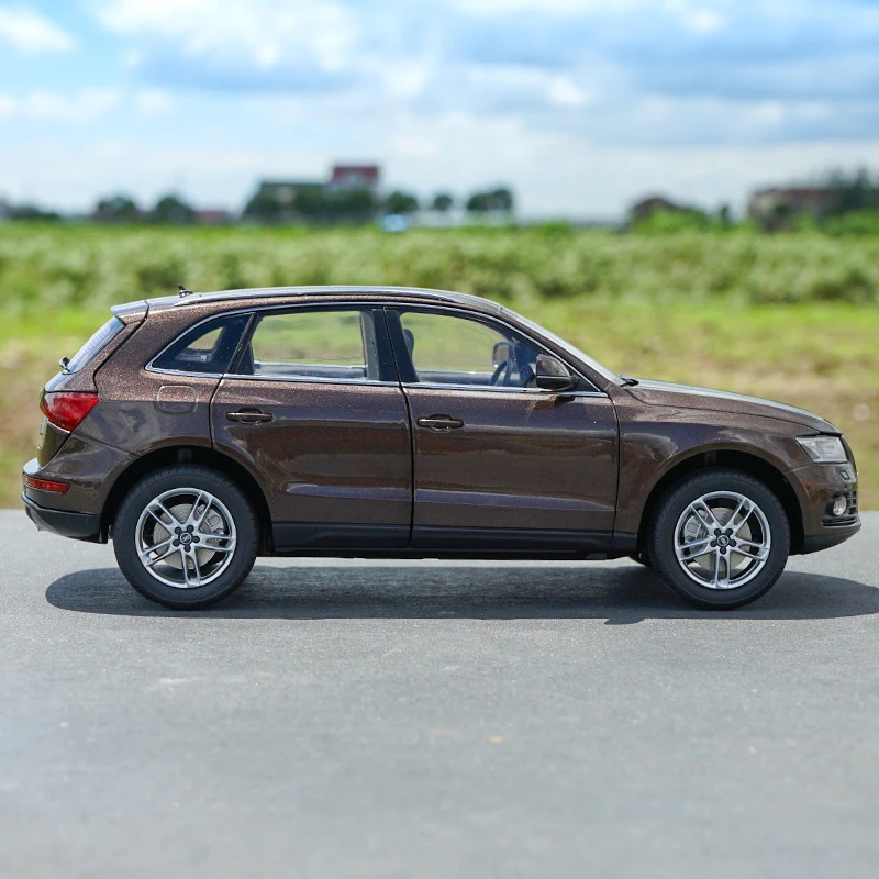 Оригинальная Авторизованная фабричная 1:18 Audi Q5 Новая модель автомобиля Q5, классическая модель автомобиля Audi Q5 Versin в подарок