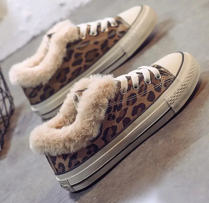 low top leopard Зимние кроссовки; женская обувь с плюшевой подкладкой и леопардовым принтом; женская обувь из флока; теплая хлопковая Вулканизированная обувь; обувь на платформе - Цвет: low top leopard