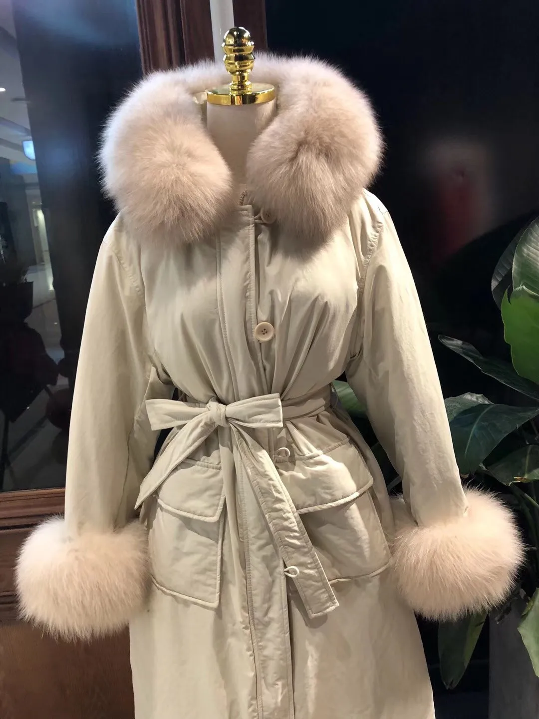 2019 Long Lady Overcoat Fox Fur Collar Outwear Thick White Duck Fur Cuff Parka Women Multi Color Down Jacket Winter Fur Puffer