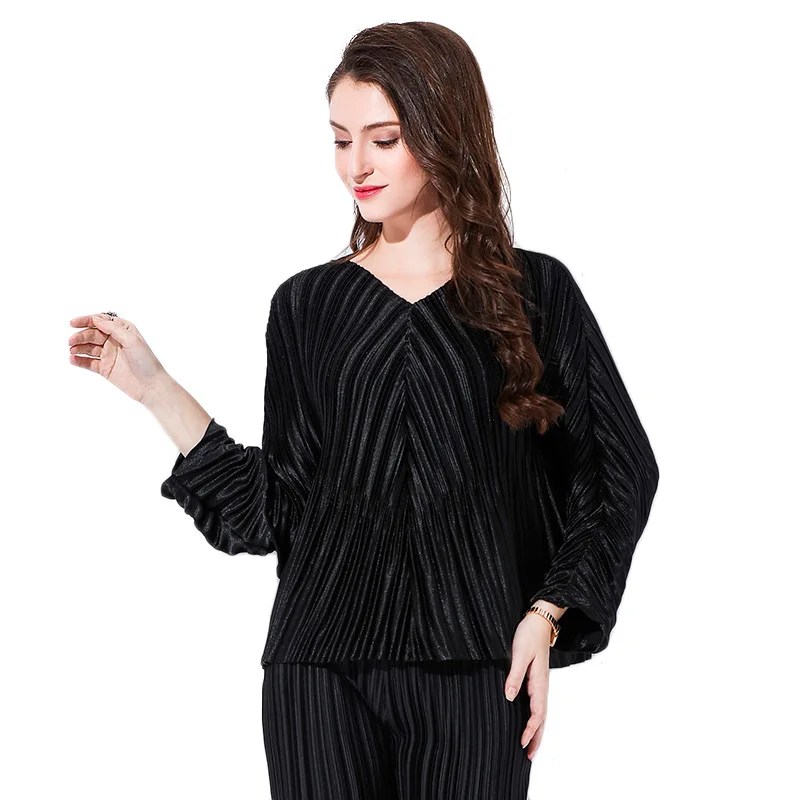 

Tops Korean Clothes Plus Size 2019 Autumn Women's Fashion New Miyake Pleated Batwing Sleeves V Neck Solid Color Loose T-shirts