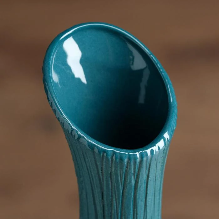 Ваза изумрудного цвета. Ваза мозер зеленая. Ваза изумруд. Ваза изумруд. Вазы из зеленого стекла.