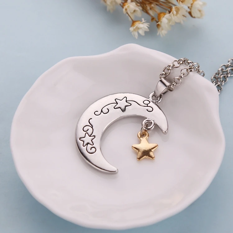 Ожерелье с надписью «I Love U2» и надписью «Moon And Back»