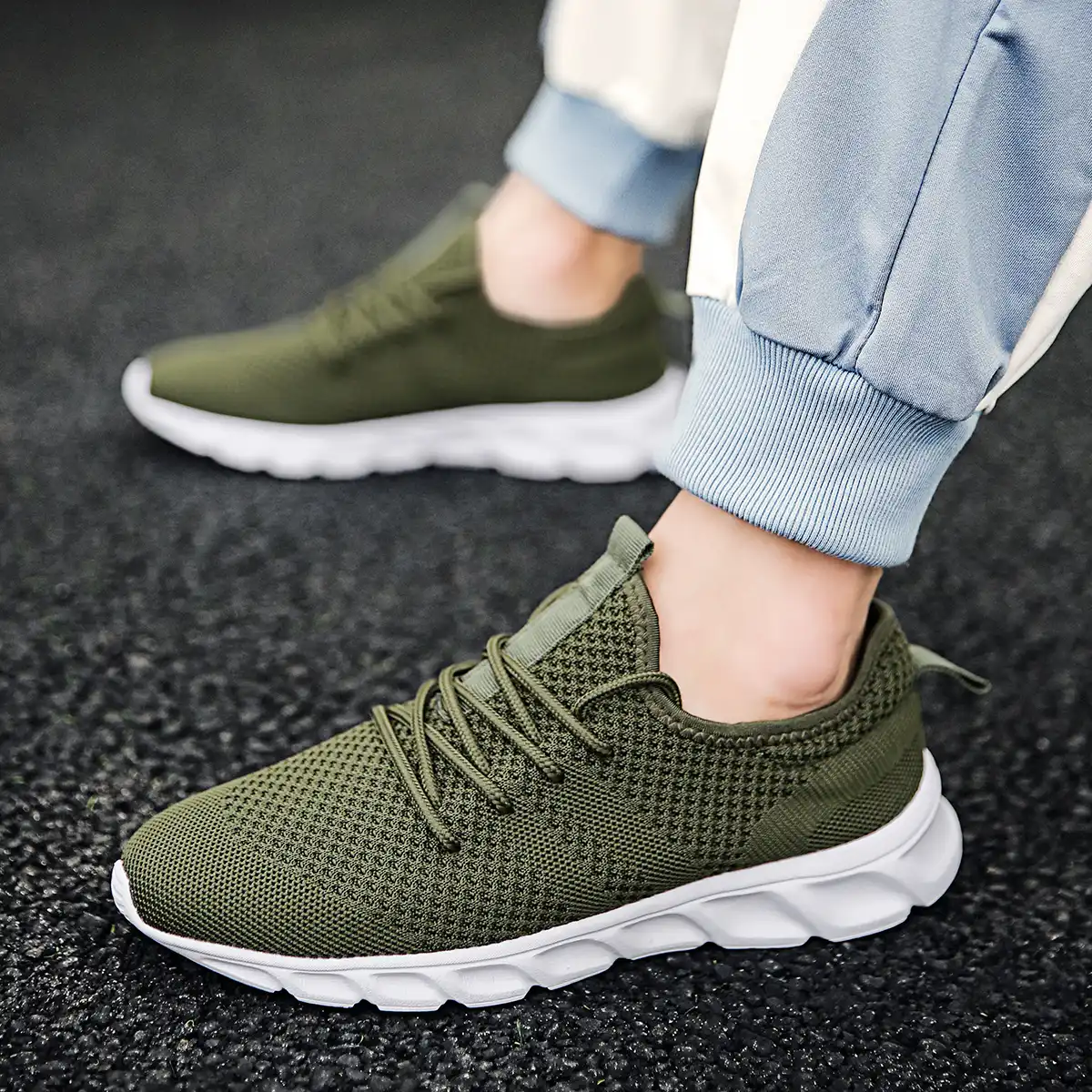 slip resistant gym shoes