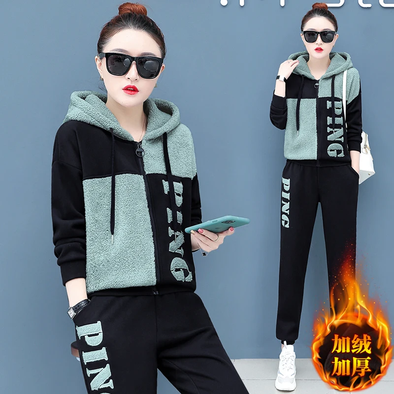 Goedkoop Fluwelen trainingspak voor vrouwen 2019 winter vrouwelijke leisure Lammeren wollen jassen + broek past vrouwen plus size fluwelen twee stuk sets