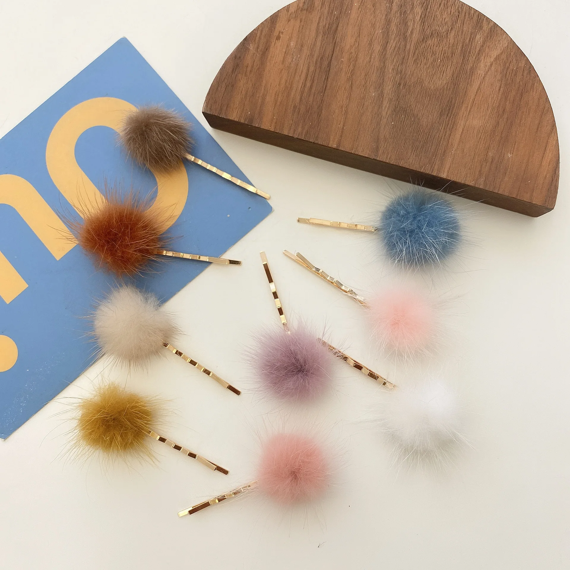 

Women Girls Soft Faux Mink Fur Hairpin Sweet Fluffy Pompom Ball Hair Snap Bobby Pin Wavy Alloy Hair Clip Hair Holder Barrette