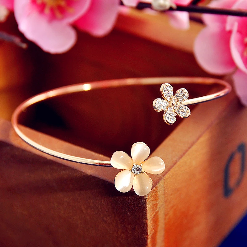 Женский браслет с кристаллами и опалами золотистый Браслет-манжета | Украшения