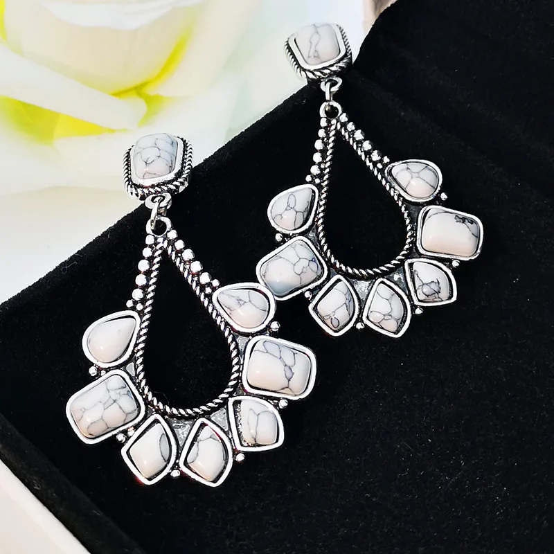 10833892615_731362266