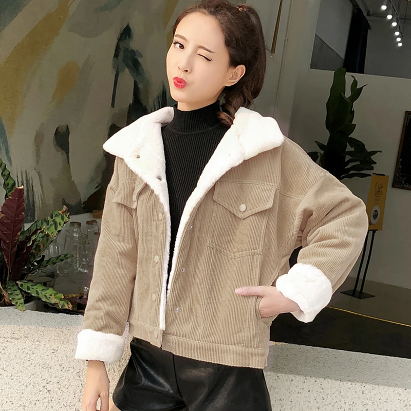 

2022 Autumn Winter Corduroy Jacket Female Korean Cotton Jacket Suit Short Thickening Students BF Wind Lamb Fur Coat Loose