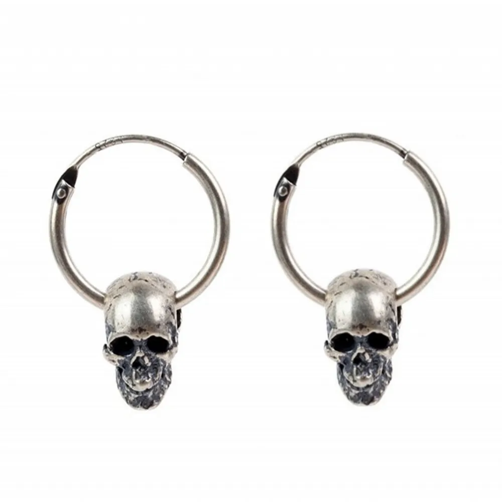Orecchini a forma di teschio in argento sterling intagliati
