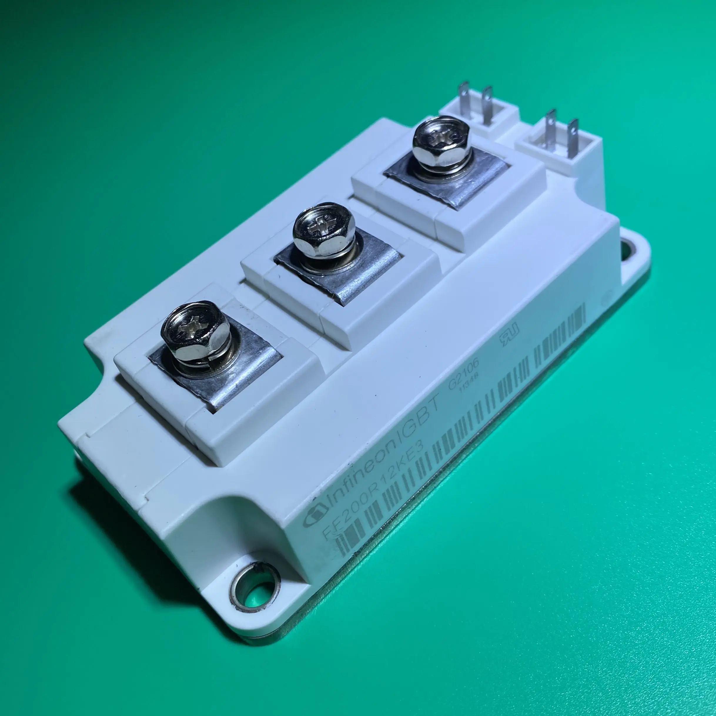 

Модуль FF200R12KE3 FF 200R12KE3 VCES 1200V 200A 62MM-1 IGBT 1050W FF200R12KE3HOSA1 FF200R12 KE3 FF200R 12KE3 FF200 R12KE3
