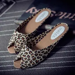 Летние женские сандалии леопардовой расцветки, на низком каблуке, открытый носок тапочки мюли с шелковым принтом Повседневная обувь