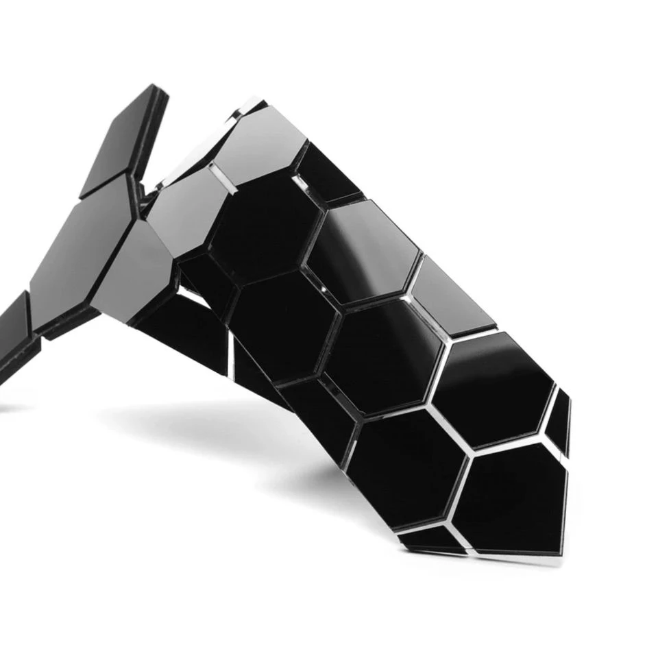 Рисунок 6 - Глянцевый черный галстук ручной