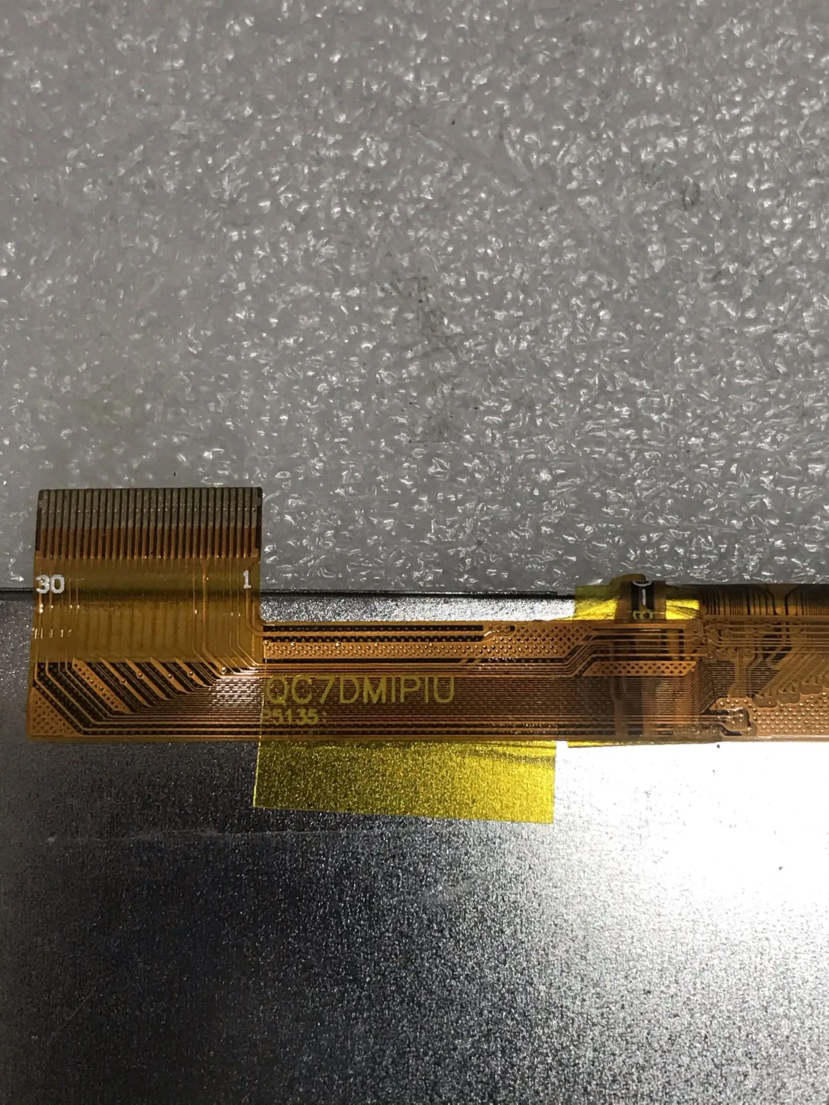 QC7DMIPIU LCD ÷ ȭ
