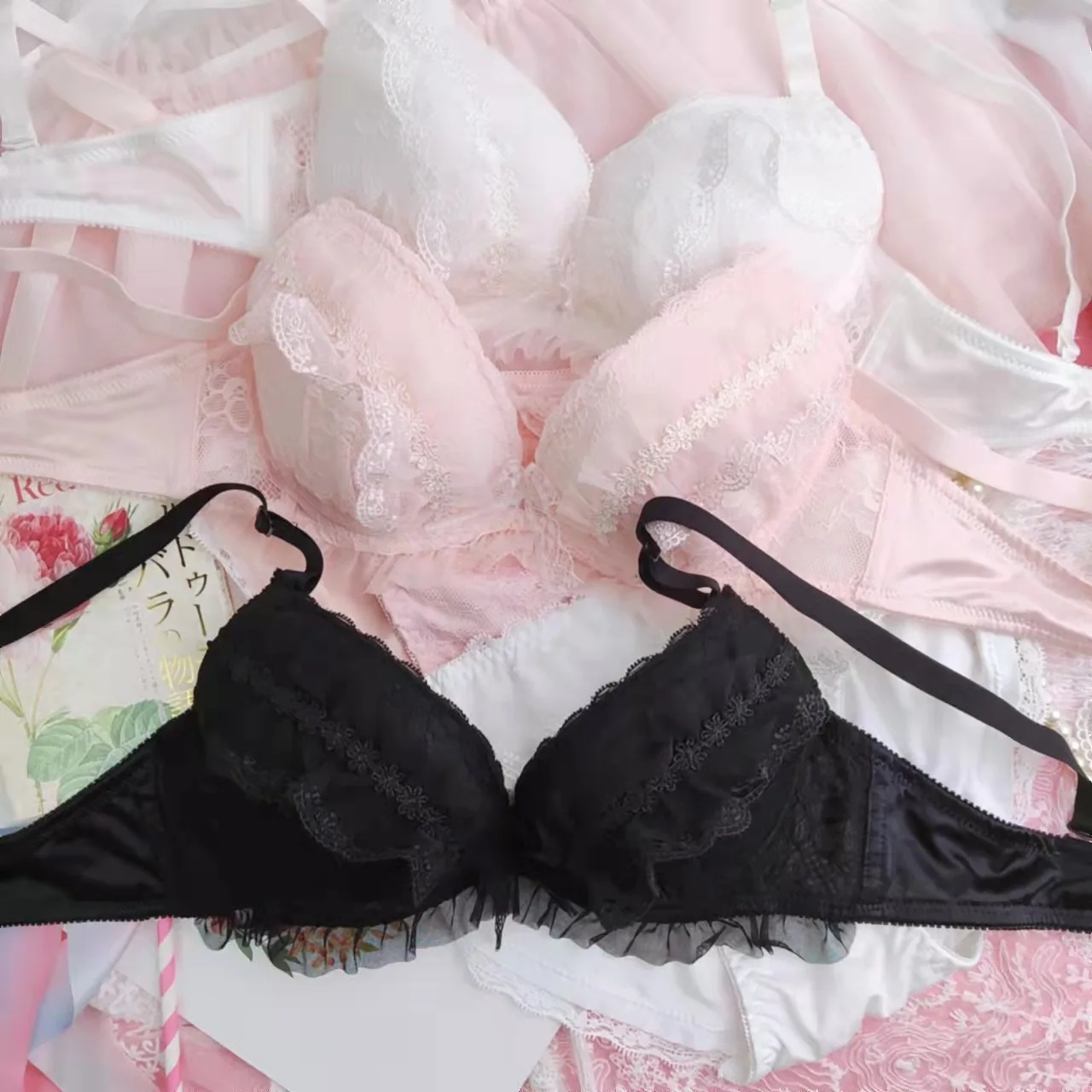 Japanese lace low heart bralette comfortable sweet and thin bra set with inserts for girls erotic lingerie with panties suit
