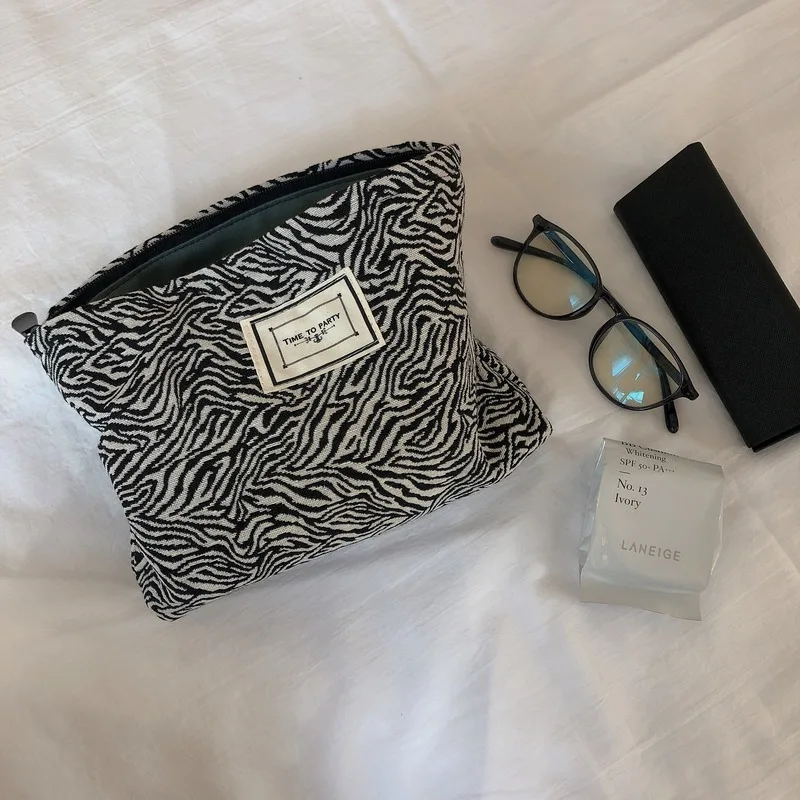 Black and White Women's Fashion Handbag Zipper Mobile Cosmetic Storage Bag Organizer Canvas Makeup Toiletry Clutch Mask Storage
