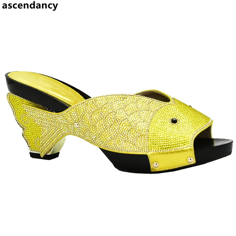 Женская обувь желтого цвета украшенная камнями в итальянском стиле|shoe and bag set|ladies