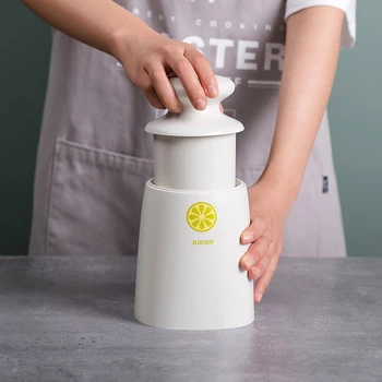 

Manual Juicer Portable Home Fruit Squeezer Simple Kitchen Fruit Blender Tools with Glass Bowl Small Hand Pressed Juice Cup New