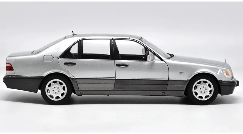 Авторизованный подлинный 1:18 литья под давлением S600 S Классический Серебряный автомобиль модель миниатюрный для подарка, коллекция
