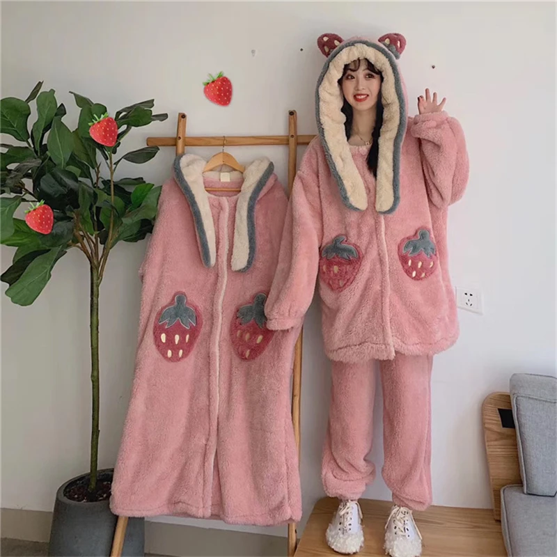 

Autumn and winter ladies pajamas suit sweet and cute strawberry girlfriends home service comfortable warm suit JJF0067